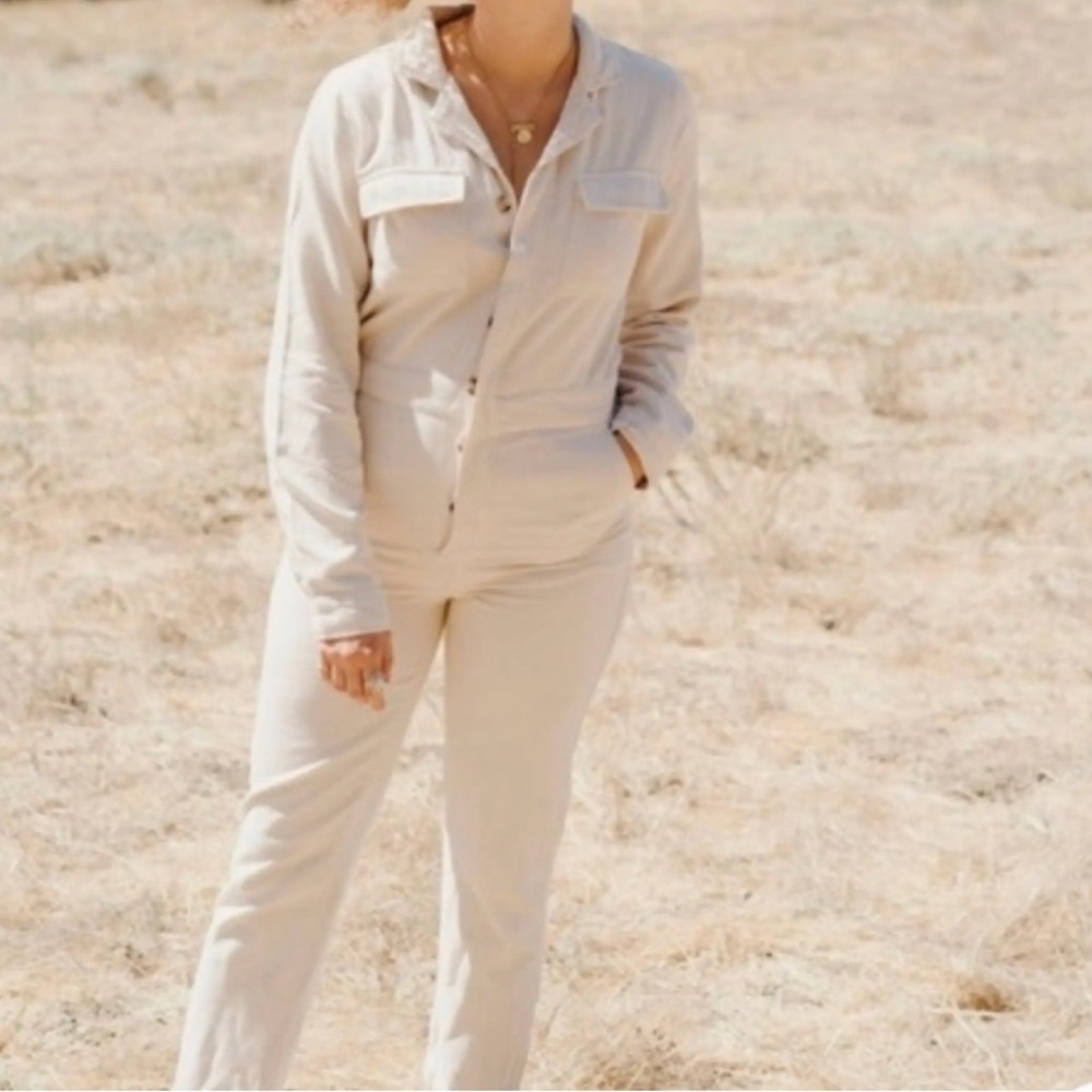Carly Jean Utility Jumpsuit Medium Cream Long Sleeve Button Front Romper‎